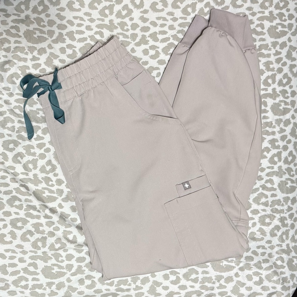 FIGS Uman joggers in Slate